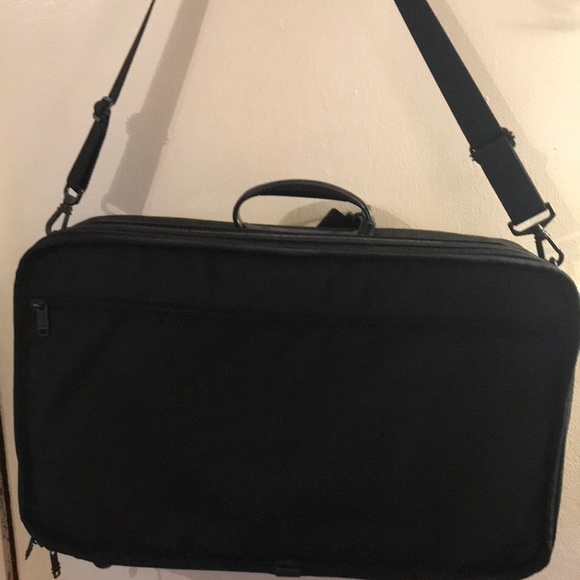 TUMI Carry On Luggage - Picture 2 of 9